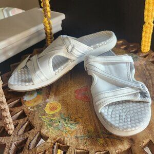 Eddie Bauer Saratoga Slide Sandals in White/Gray